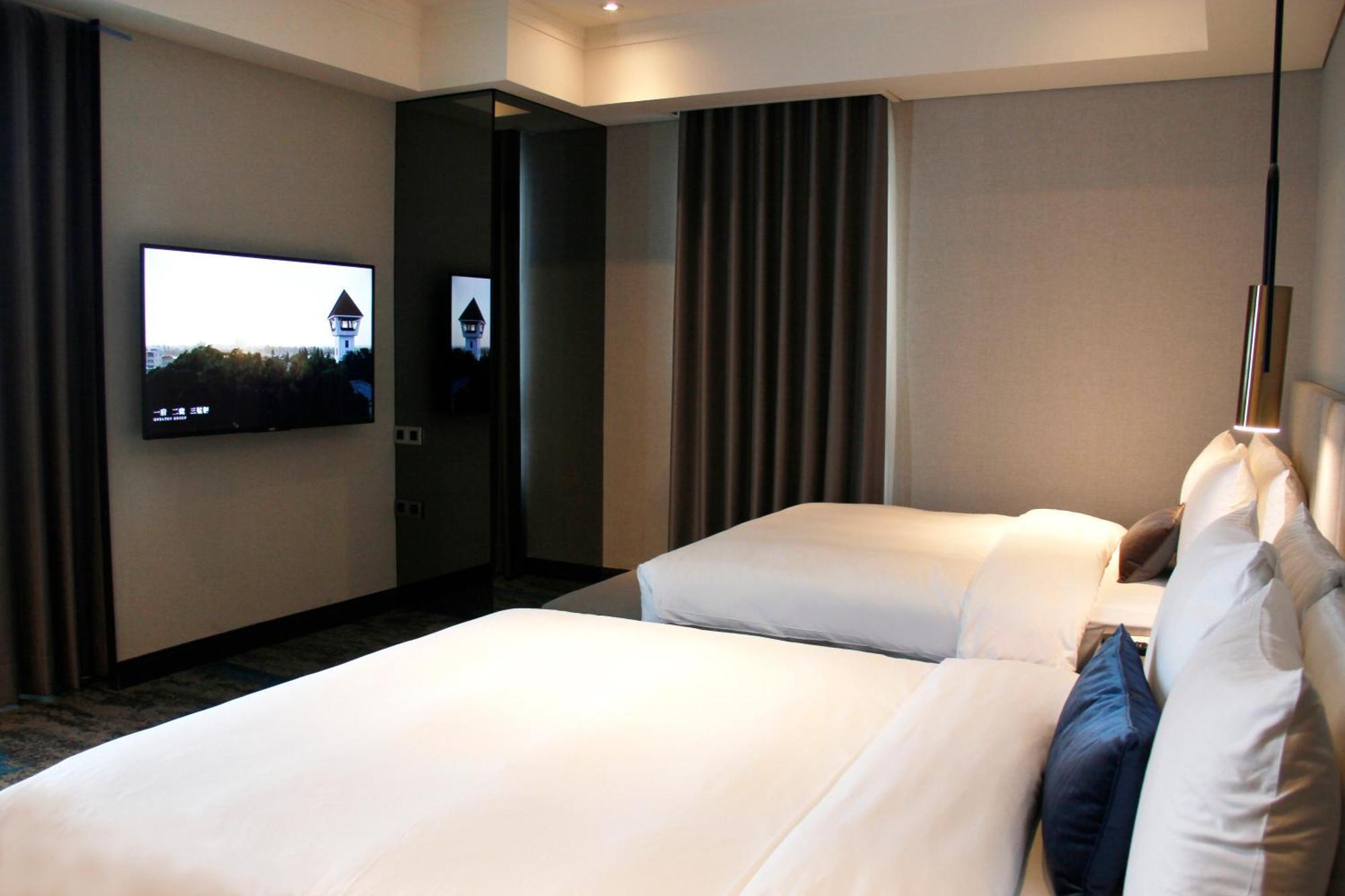 Queena Plaza Hotel Tainan Bagian luar foto