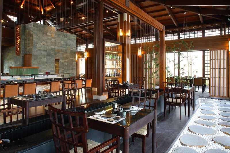 Queena Plaza Hotel Tainan Bagian luar foto