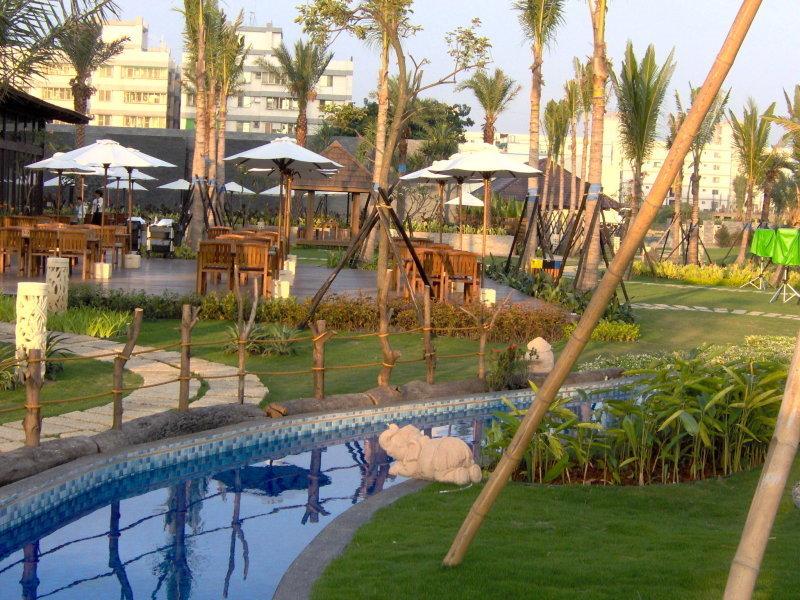 Queena Plaza Hotel Tainan Bagian luar foto