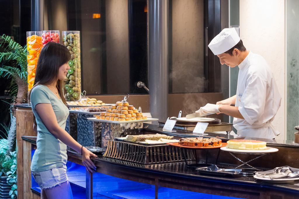 Queena Plaza Hotel Tainan Bagian luar foto