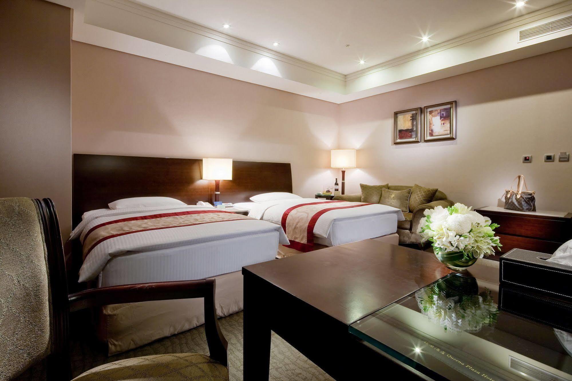 Queena Plaza Hotel Tainan Bagian luar foto
