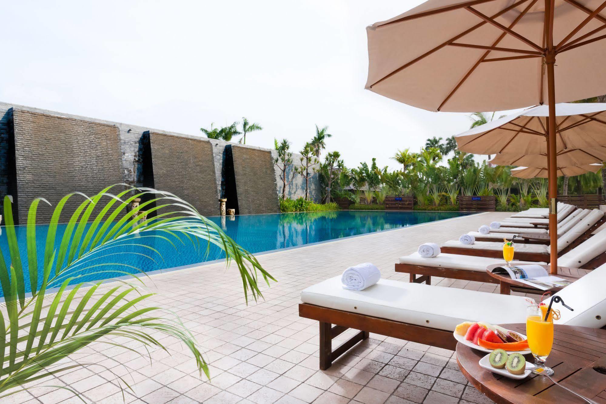 Queena Plaza Hotel Tainan Bagian luar foto
