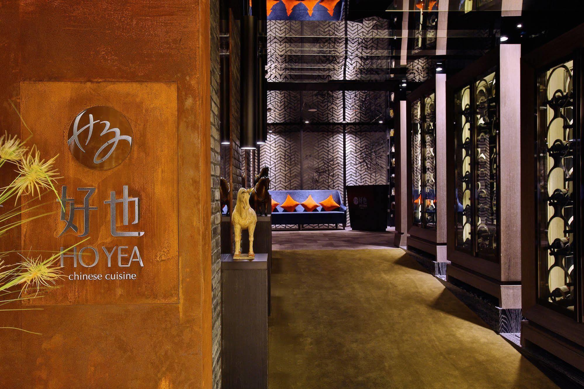 Queena Plaza Hotel Tainan Bagian luar foto