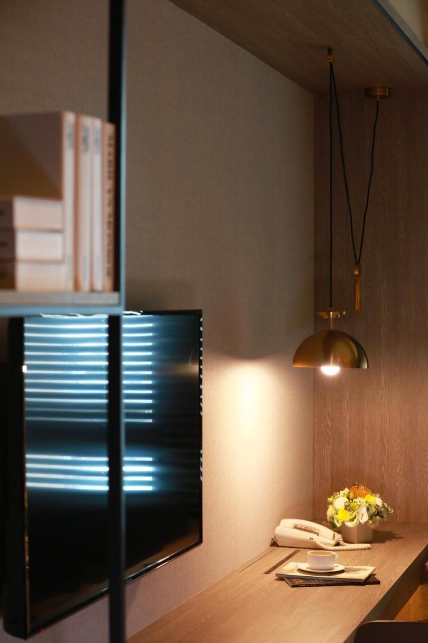 Queena Plaza Hotel Tainan Bagian luar foto